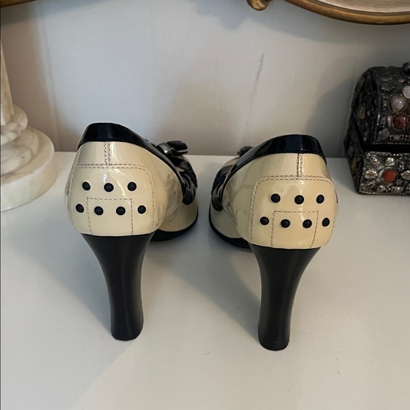 Never Worn | Tod's Beige-Cream/Black Patent Leather Tassel Loafer Pumps! - Picture 5 of 15